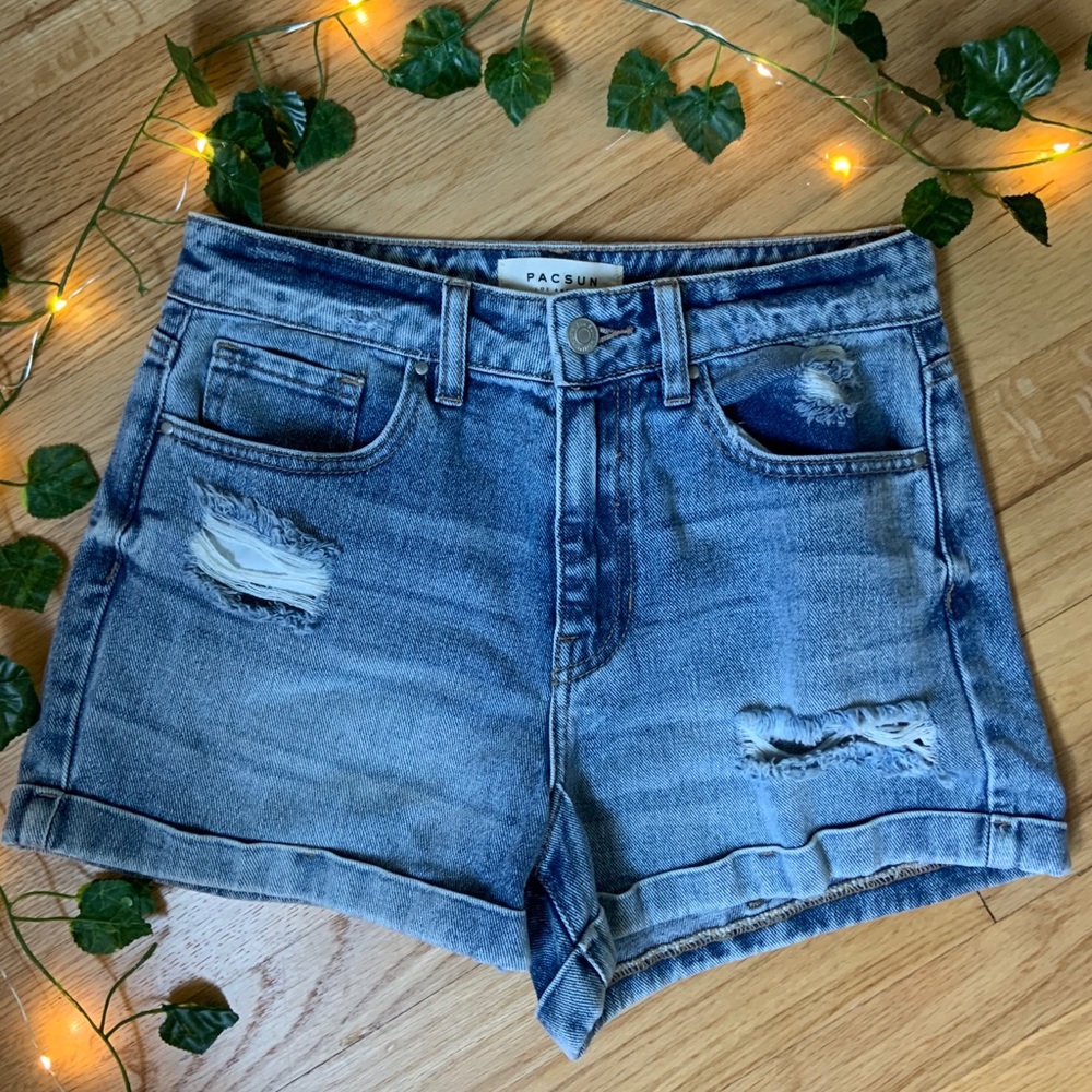 ✨pacsun distressed mom jean shorts